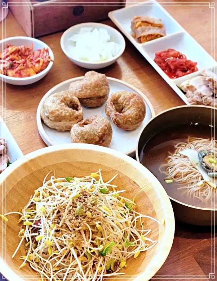픽업 트렌드 스페셜 종로 3가&#44; 익선동 100% 메밀 막국수&#44; 들기름막국수 맛집