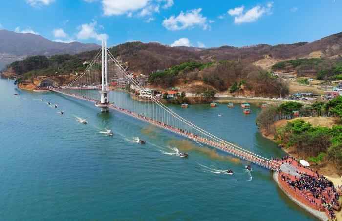 예당호 출렁다리