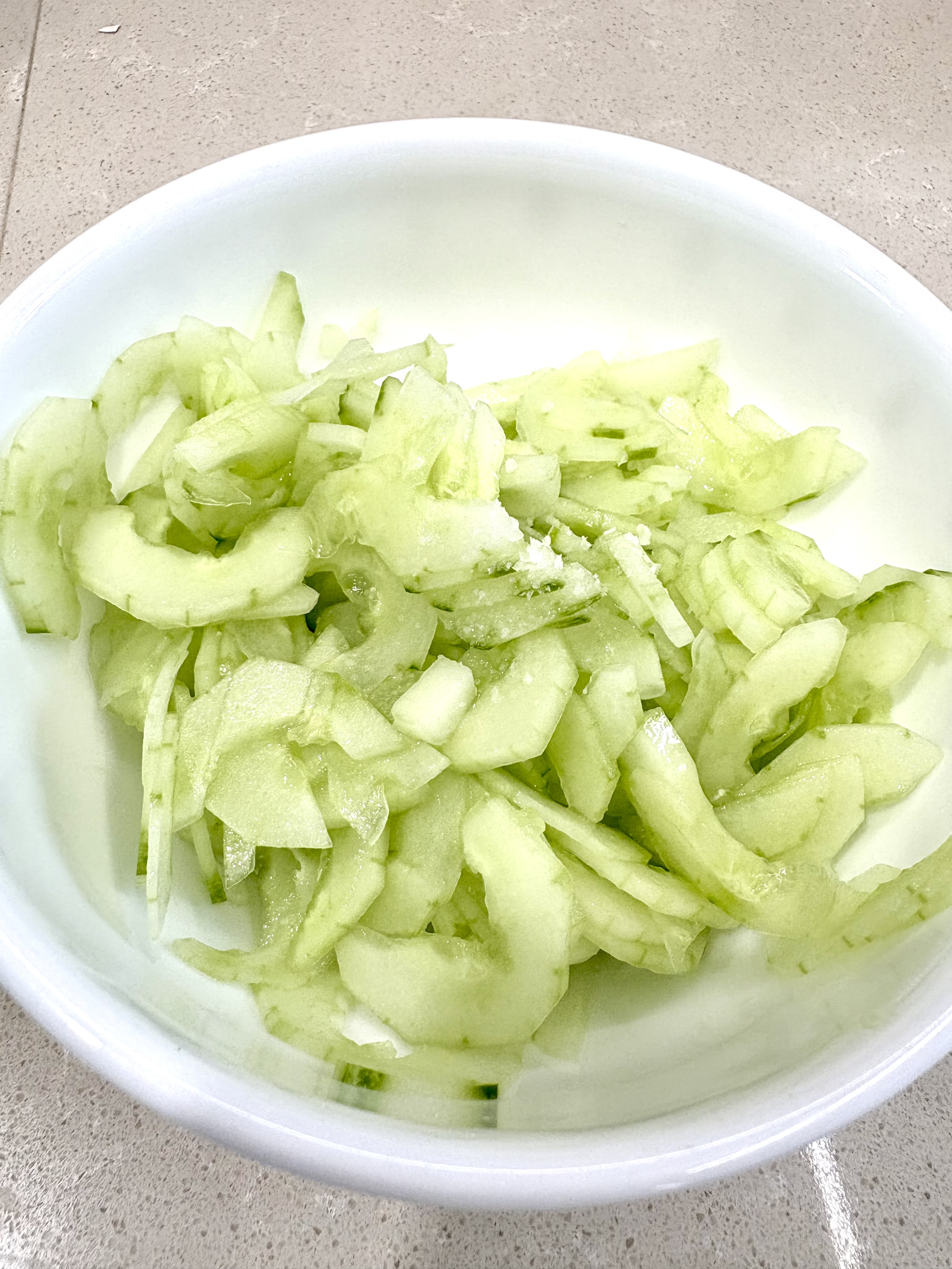 소금에 절인 오이