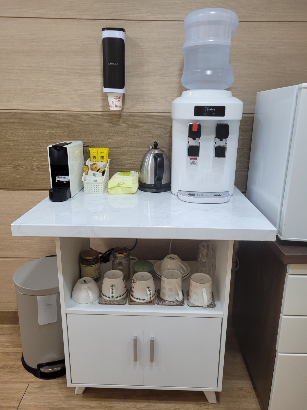 티테이블 시트지 작업