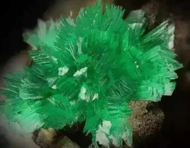 안나버가이트(Annabergite)