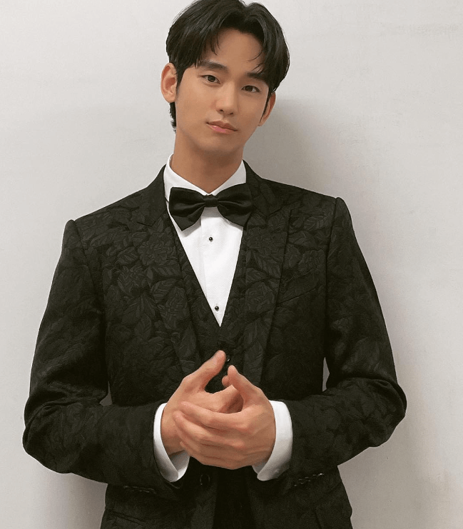 김수현 프로필 배우 영화 작품활동 드라마 나이 