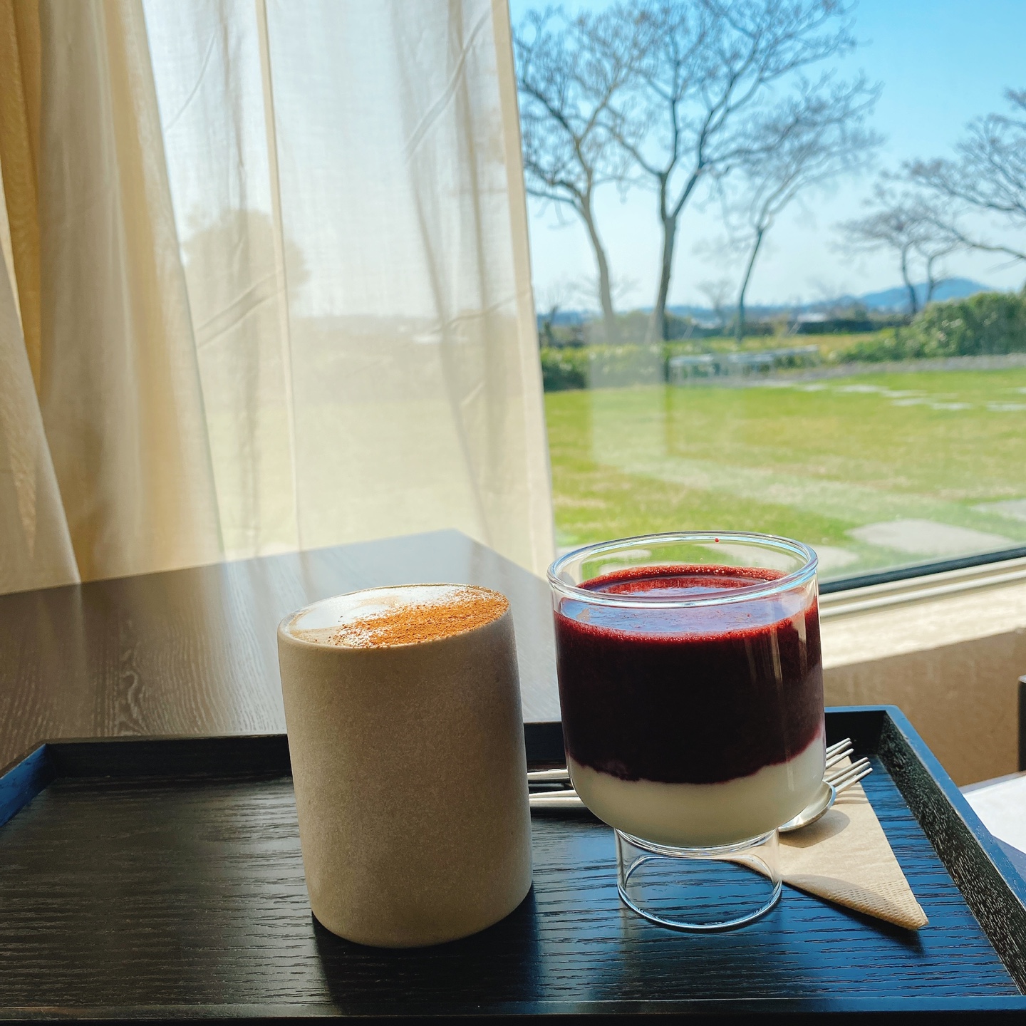 제주 애월 장전리 왕벚꽃거리 근처 문태준 시인 카페 오롬마르