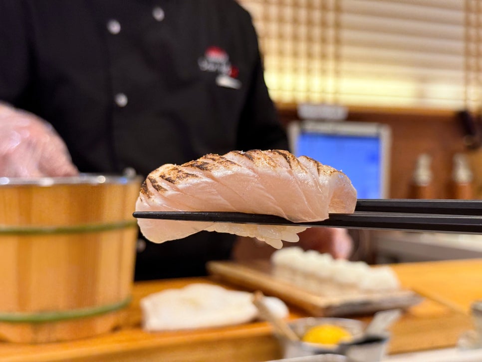 오마카세 오사이초밥 (황새치 아부리 스시)