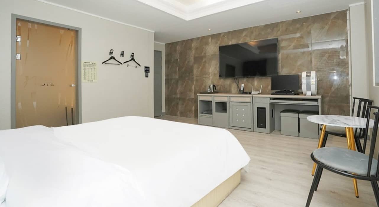 화성-월문온천단지-라벤더온천텔의-객실