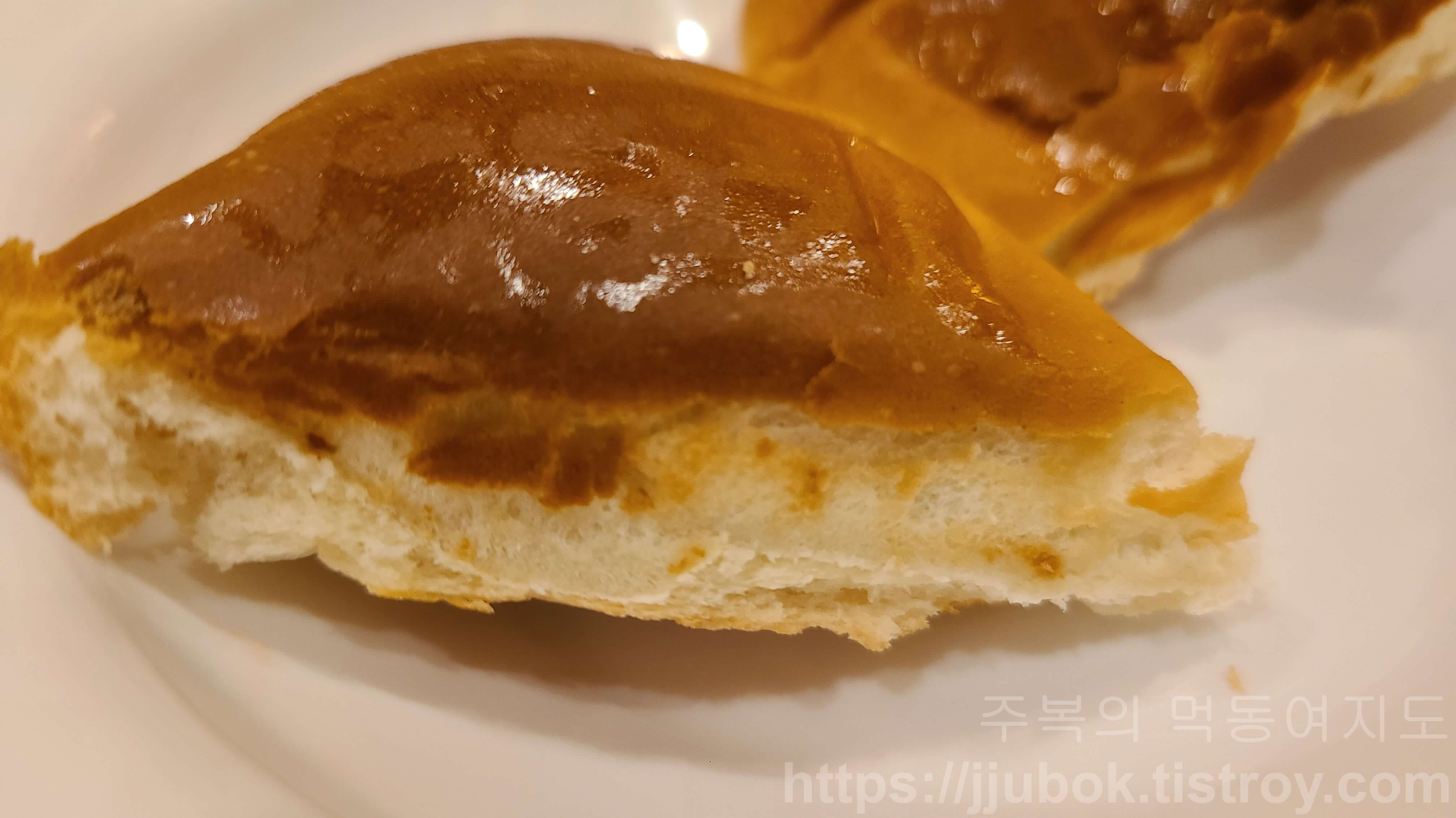 잉글랜드-왕돈까스-추가-메뉴-빵-2