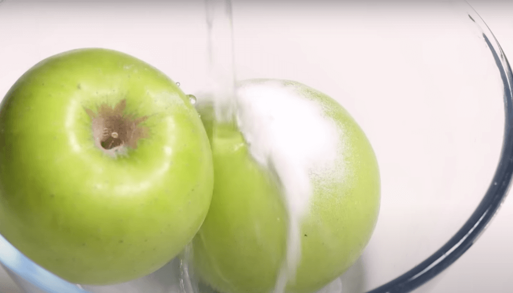 사과-깨끗하게-씻기