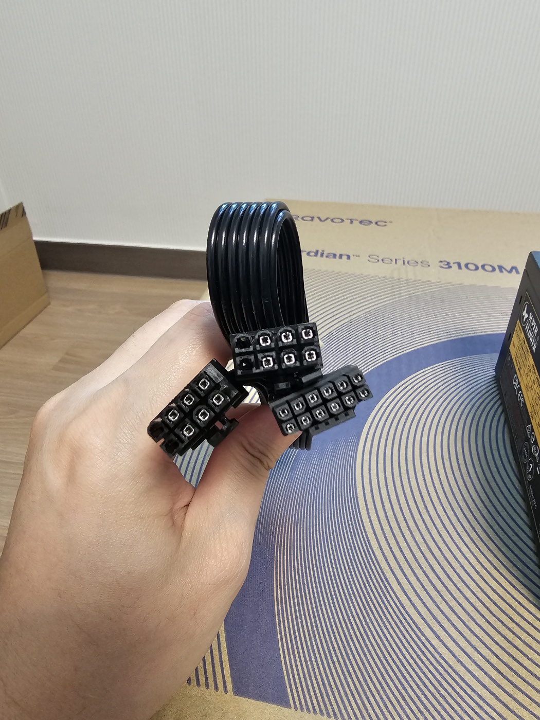 SuperFlower_SF-750F14HG_LEADEXIII_GOLD_12VHPWR2