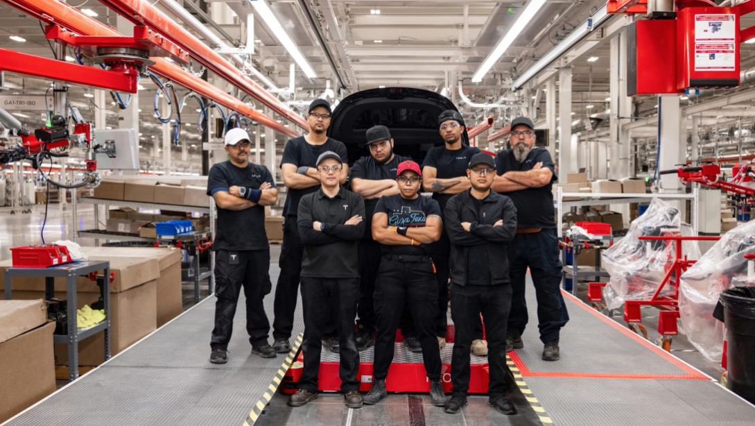 테슬라 직원들 사진