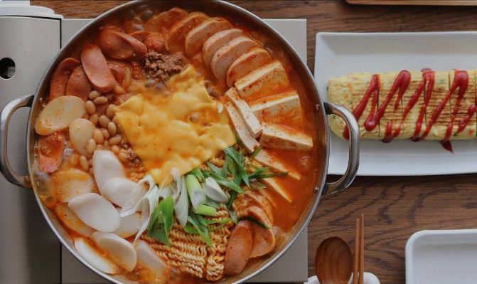 부대찌개 이미지