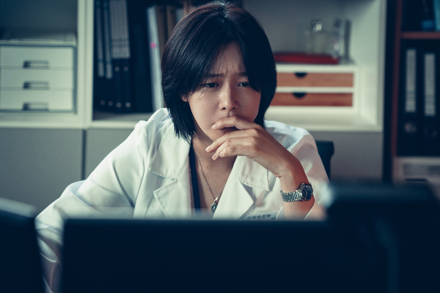 영화 &amp;#39;거룩한 밤: 데몬 헌터스&amp;#39; 리뷰 (2025) &amp;#124; 마동석의 오컬트 액션 도전