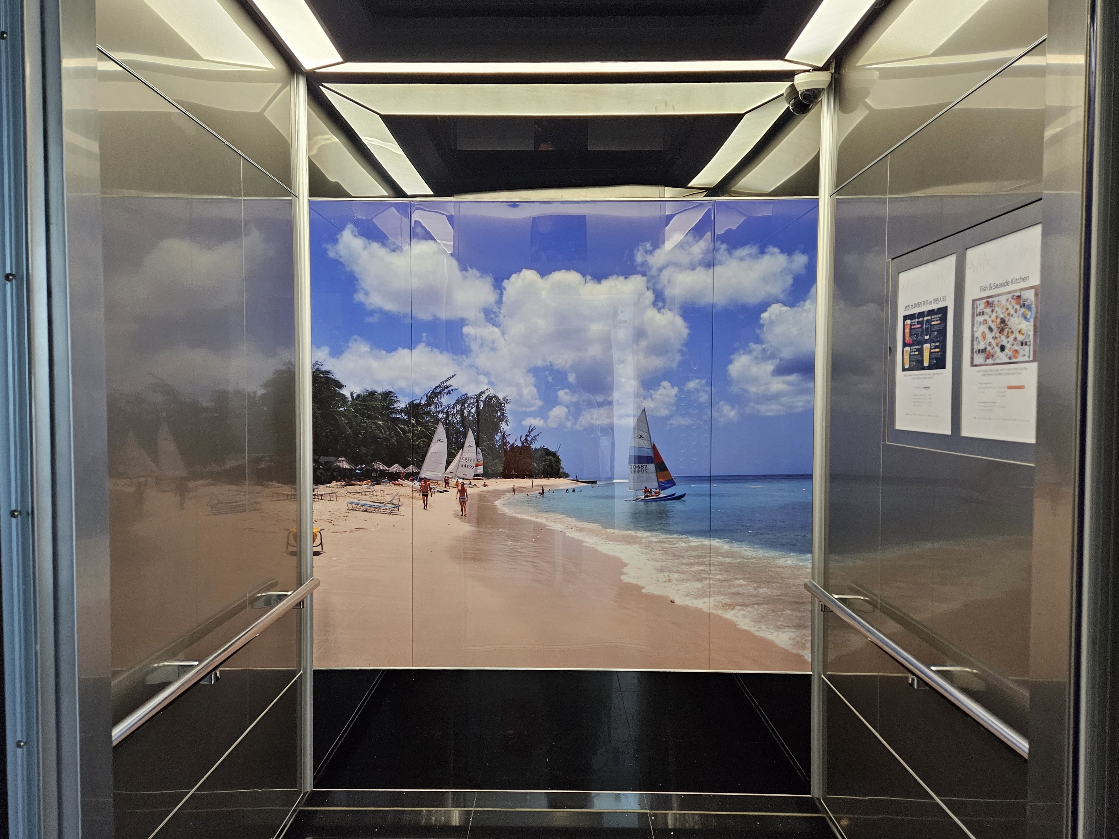 엘리베이터 내부 사진