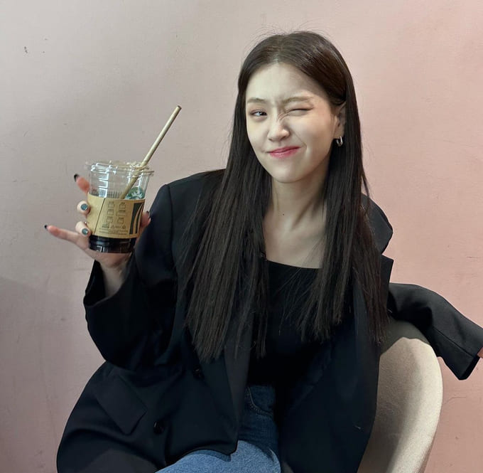 배우 김지은 사복