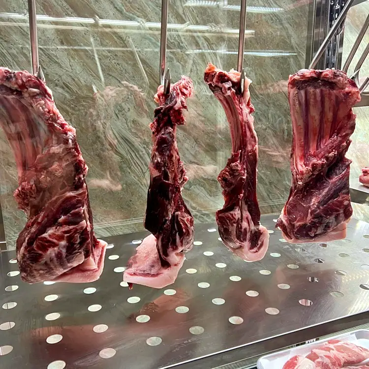 돈 잘버는 젊은사장 소주 맥주 없는 특급 그릴링 돼지 고깃집 숙성 돼지고기 그릴바 뼈등심 근고기 한남동 한남오거리 맛집 서장훈 주우재 추천 소개