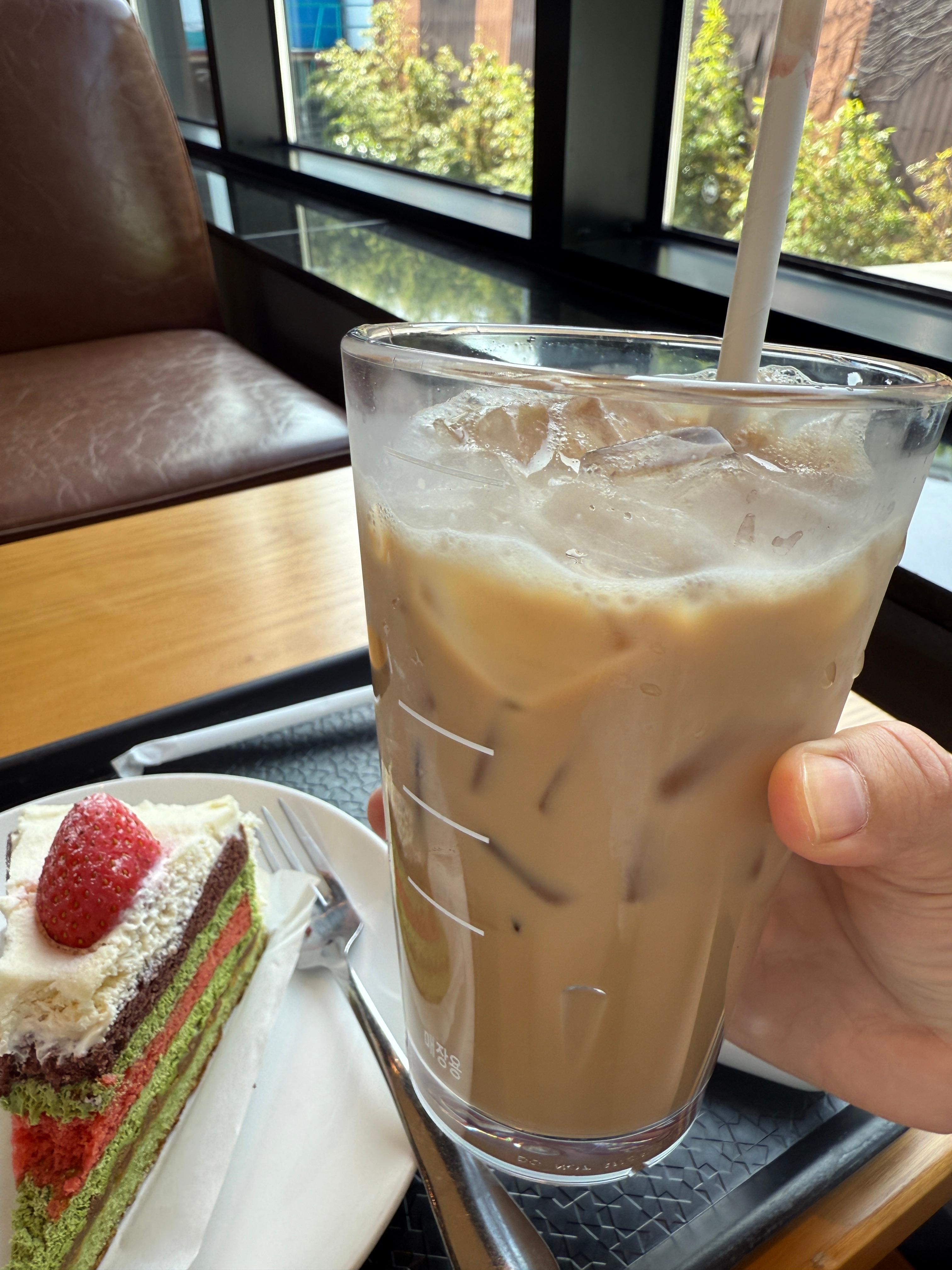 스타벅스-피스타치오-케이크