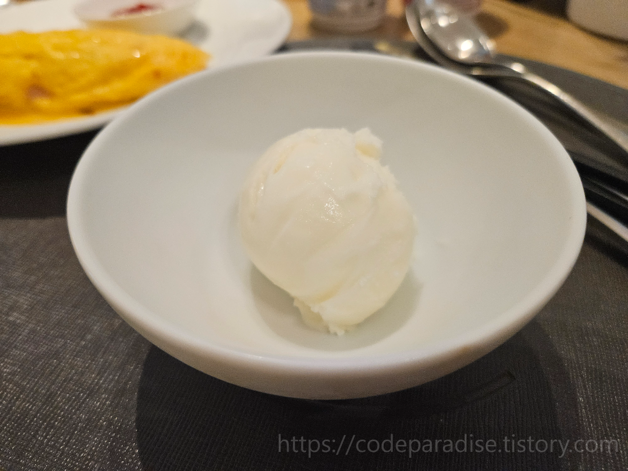 ํธํ
์ฌ์ง