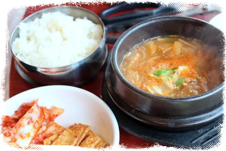 맛있고 싸다고 6천원에 골라먹는 돼지고기 김치찌개, 동태찌개, 콩비지찌개, 순두부찌개, 된장찌개 맛집 신설동 서울풍물시장 맛집