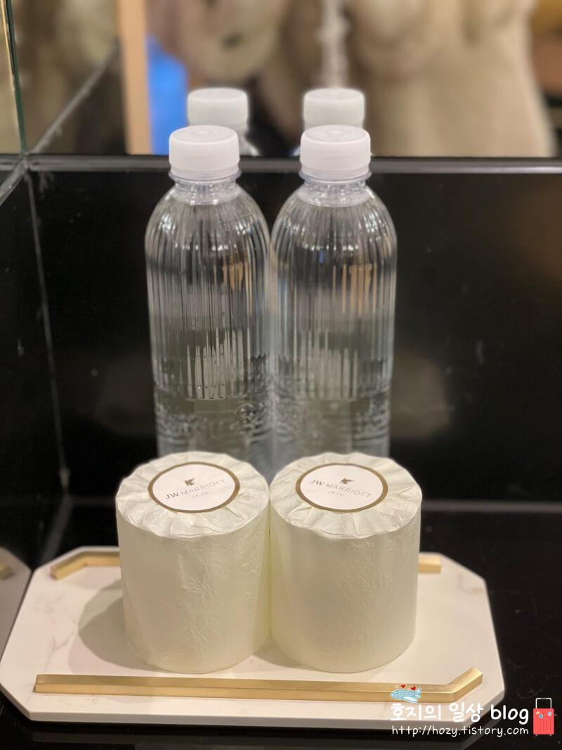 제주 JW메리어트 디럭스룸 생수