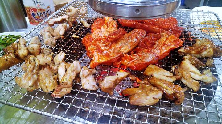 생방송오늘저녁 낭만시장 중앙시장 춘천 삼색 숯불 구이 55년 전통 닭갈비 닭안창살 닭내장 닭목살 맛집 추천