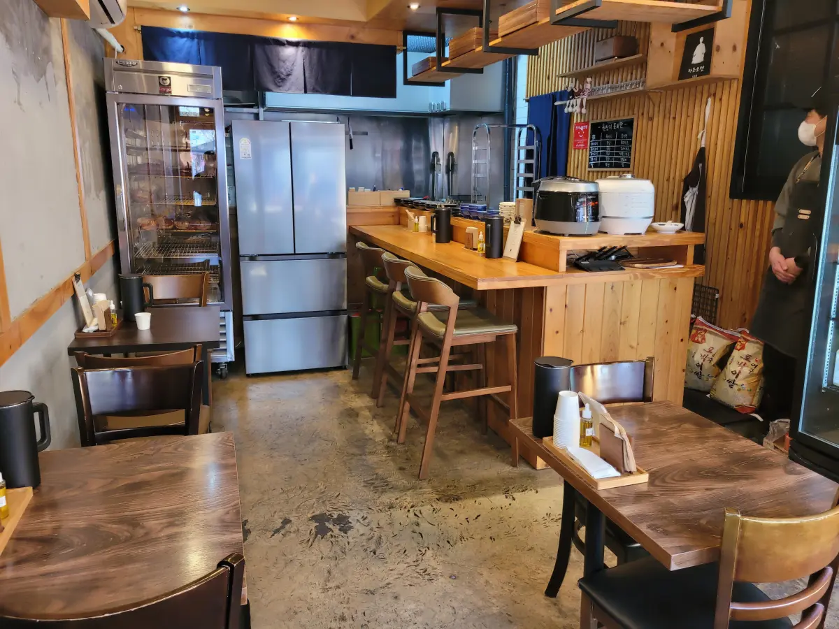 일산-백석동-카츠오젠-매장-인테리어-분위기-아늑함