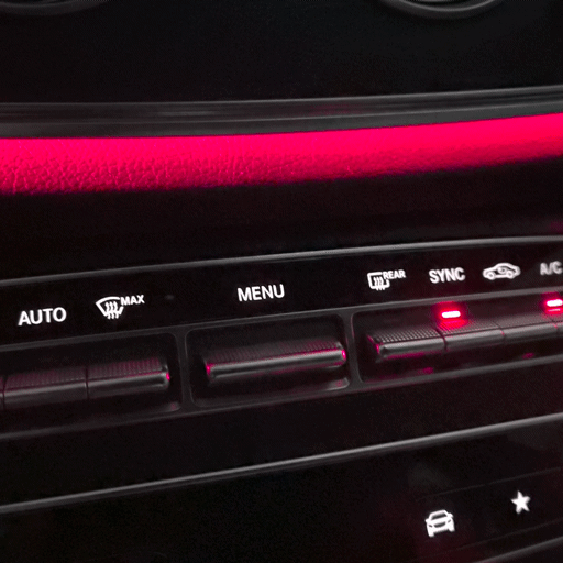 벤츠 E-Class 공조 패널에서 MENU 버튼을 눌러 센터 디스플레이의 에어컨 설정 화면을 여는 과정