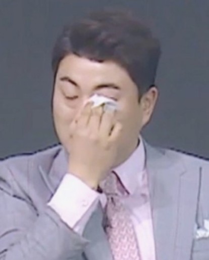 가수 김호중 목발짚고 등장 충격적인 검찰 구형