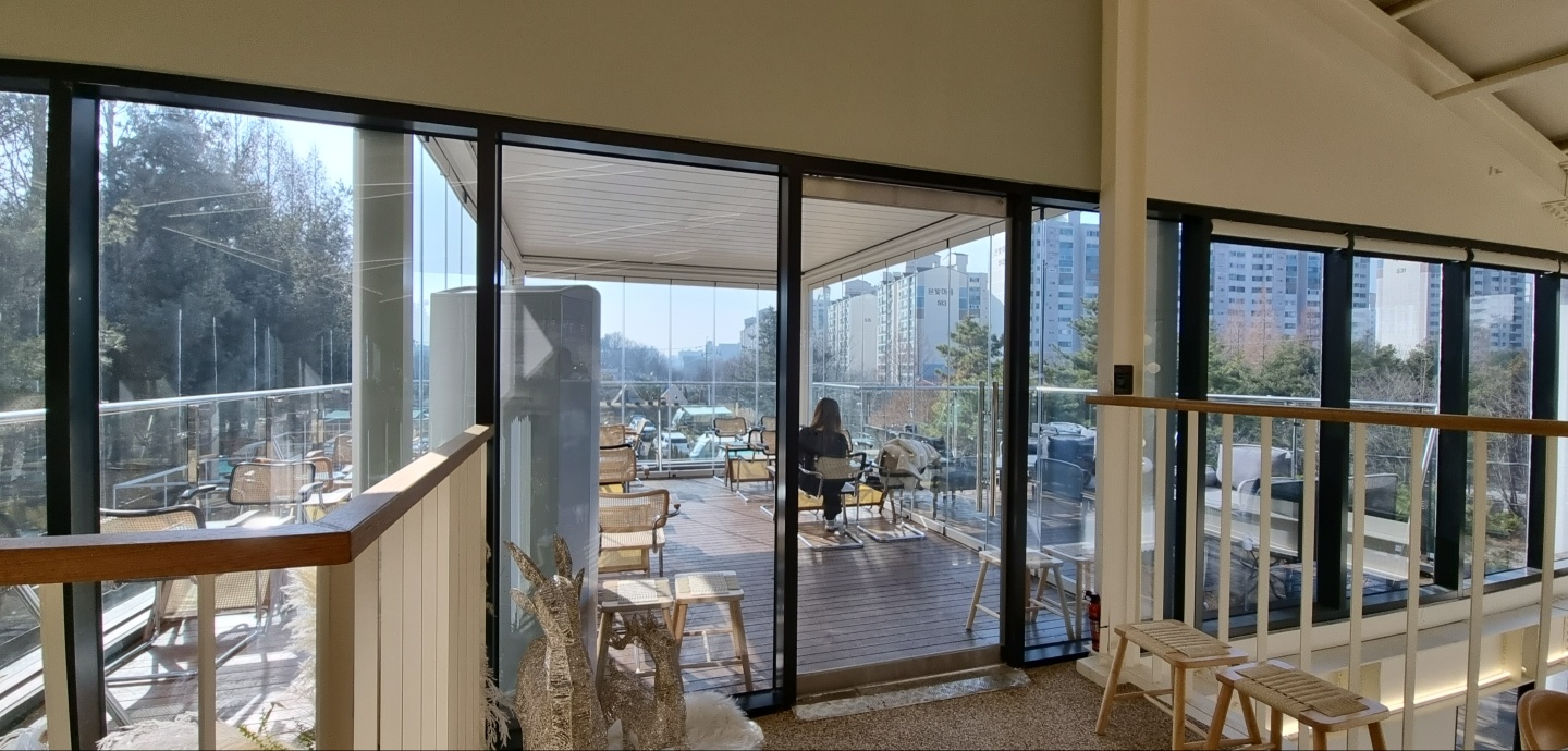 화정카페-화정신상카페-모노카페-캠핑카페-모노카페주소-모노카페영업시간-모노카페카라반-모노카페내부-모노카페2층내부-모노카페테라스