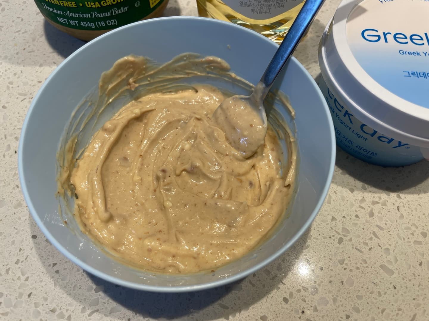 땅콩버터 다이어트 - 사과 디핑 소스 섞기