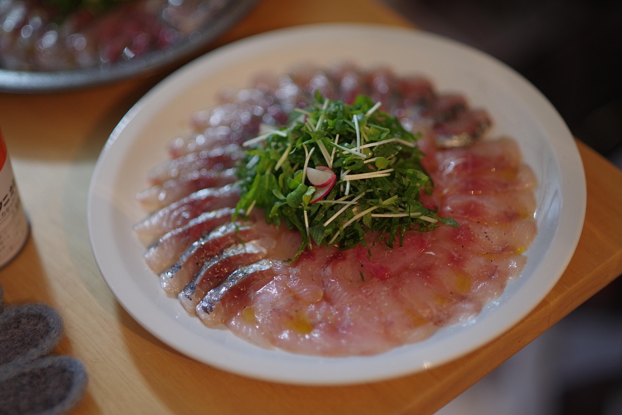 여름철 식중독 위험이 높은 날음식 사진