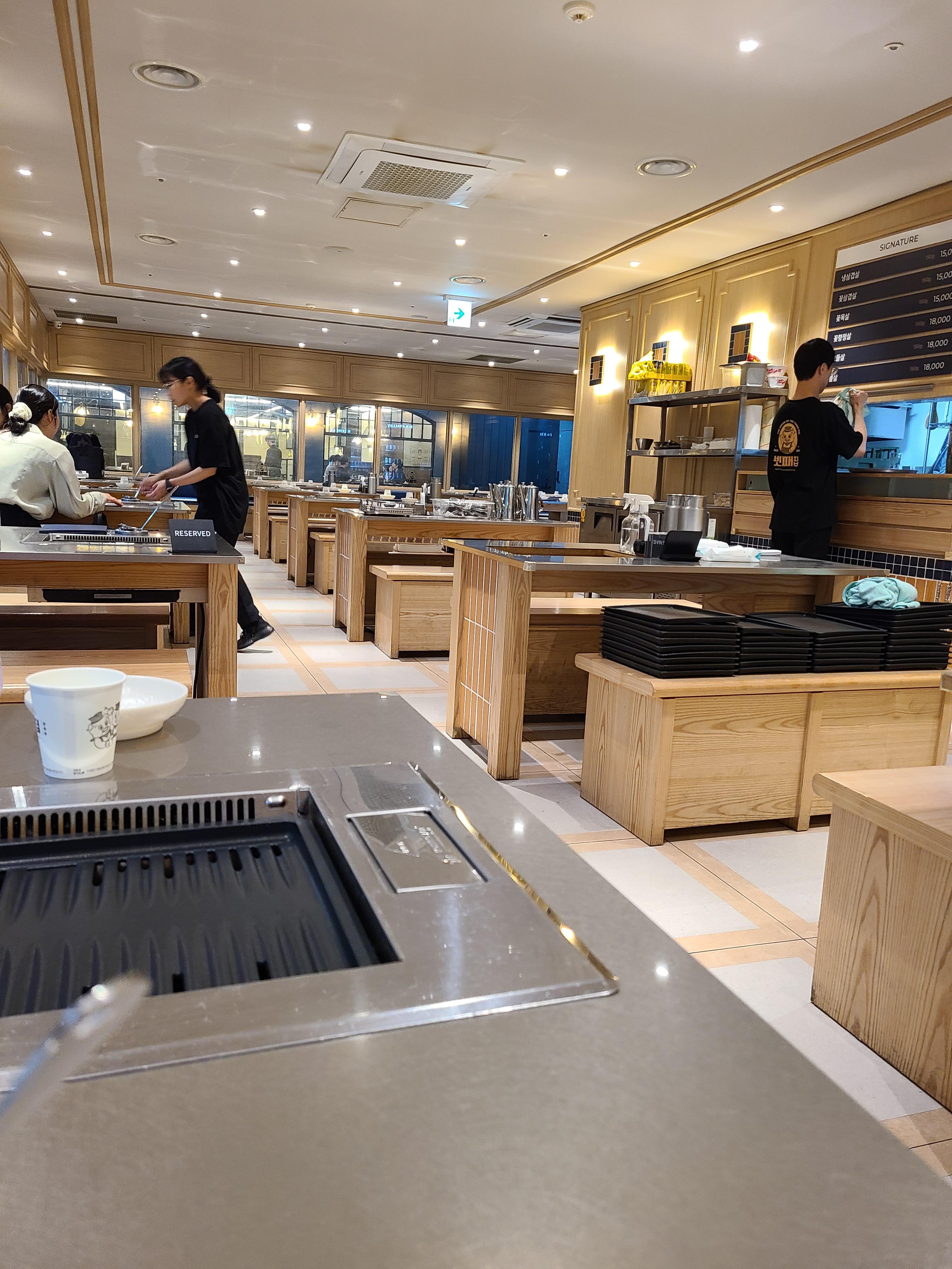 the appearance of a restaurant