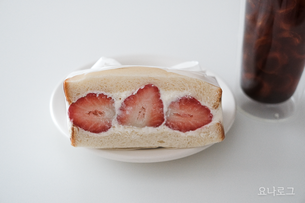 마켓멀리 마켓컬리샛별배송 샛별배송 마켓컬리추천상품 마켓컬리추천템 마켓컬리디저트 마켓컬리디저트추천 마켓컬리추천 딸기산도 후르츠산도 도제 도제식빵 도제리코타치즈딸기산도 리코타치즈딸기산도