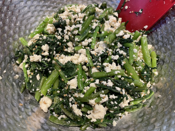 쑥갓 두부무침 양념 - 두부와 쑥갓 골고루 버무리기