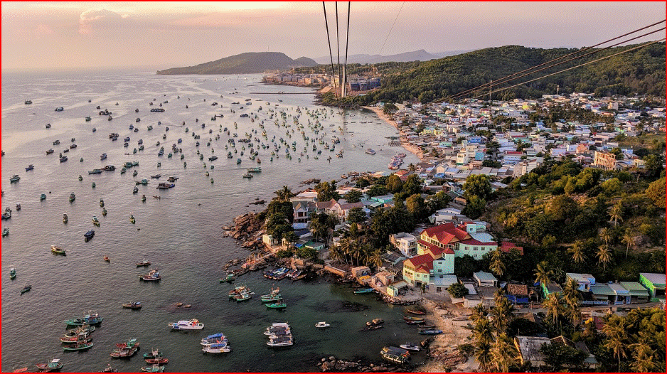 새벽 4시부터 바다로 나가는 푸꾸옥 어부들. 그들의 성실함에서 투자의 기본 자세를 배웠다.