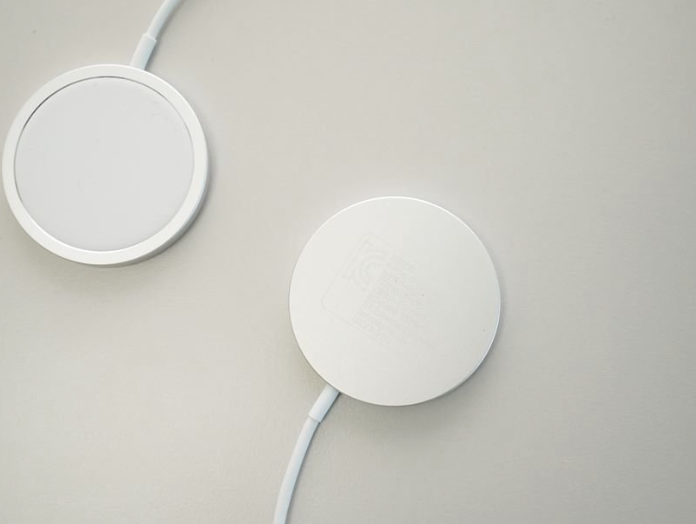 다이소 맥세이프 충전기