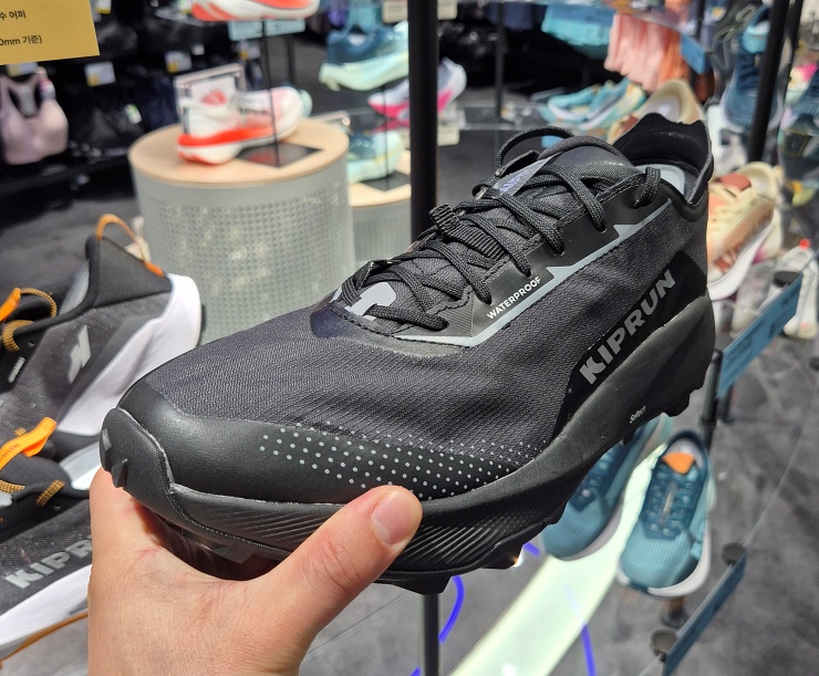 킵서밋 WP 방수 러닝화 추천