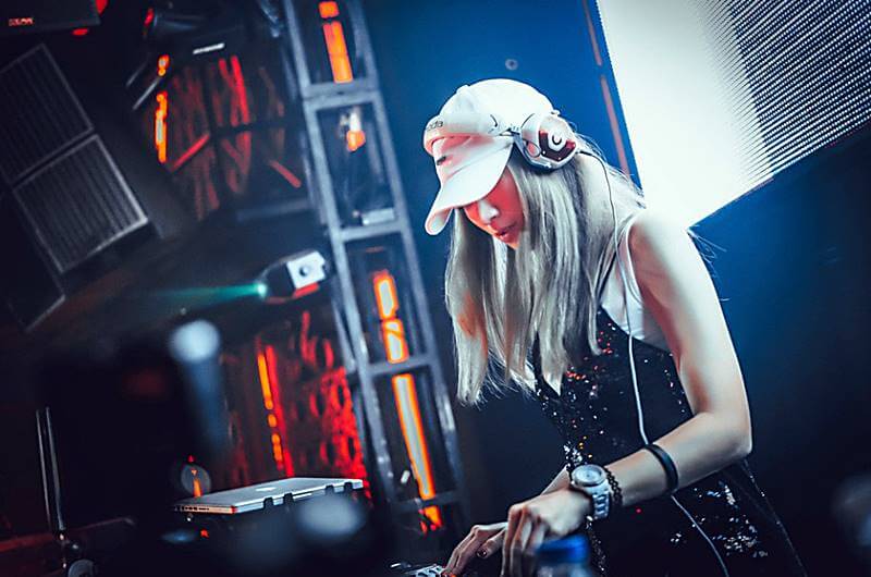 젊은세대-DJ하는-사진