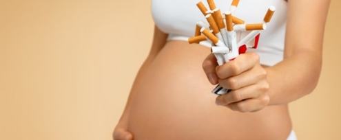 담배-한갑을-부러트리는-임산부