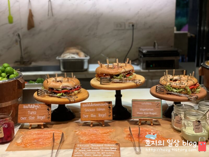 방콕 메리어트 마르퀴스 퀸즈파크 조식당 뷔페_베이글 샌드위치