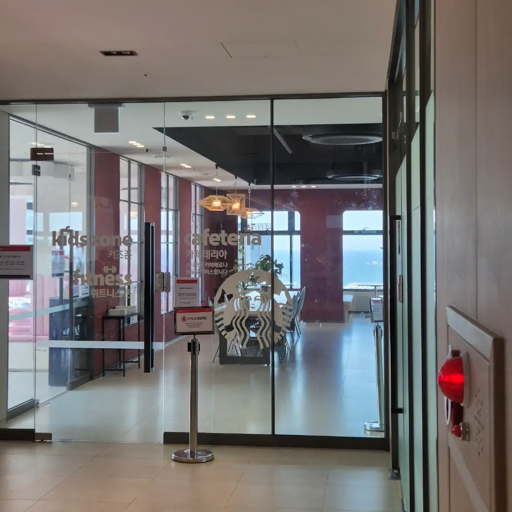 호텔 로비 카페테리아