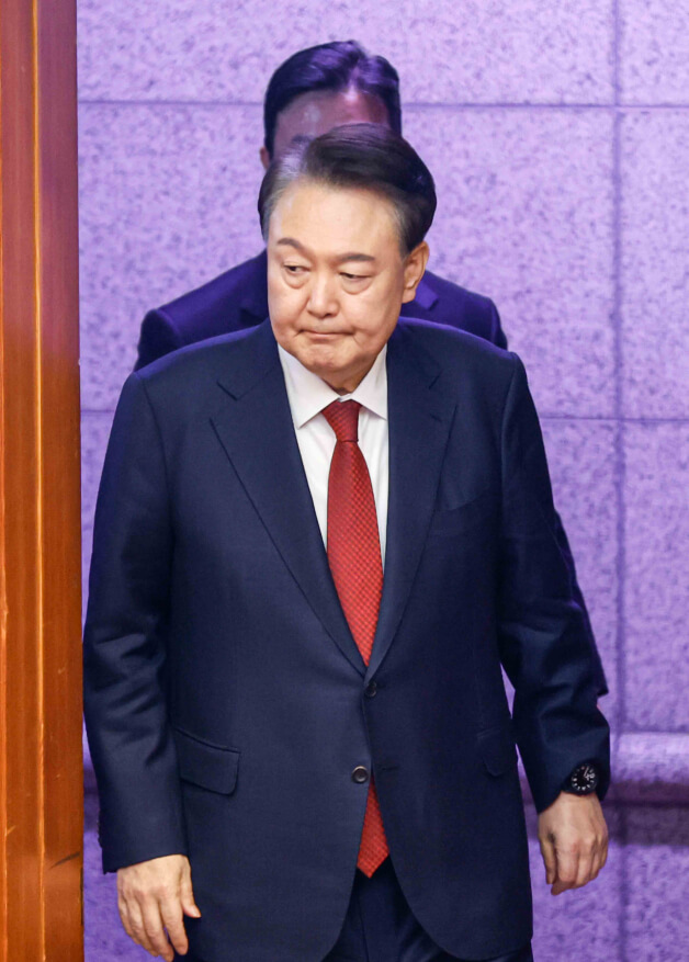 윤석열 내란 혐의 재판 2차 준비기일 불출석 결정