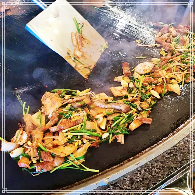 고양 일산 동구 맛집 대형 철판 흑돼지 삼겹살, 묵은지 구이
