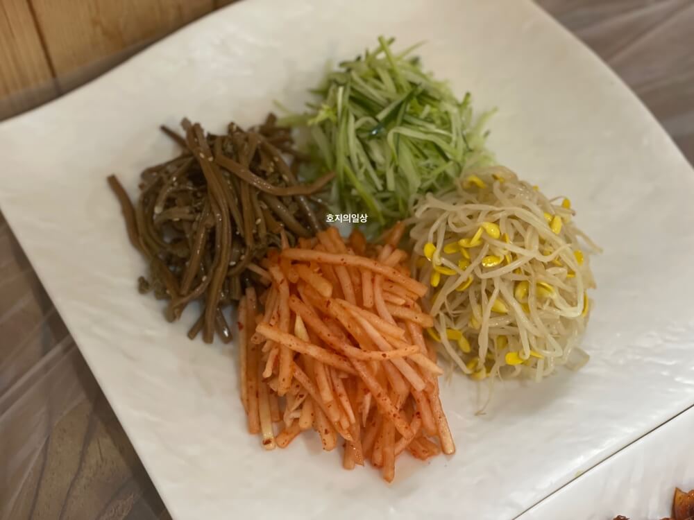 홍천 서석면 로컬 현지 맛집 응골가든 - 곁들임 나물
