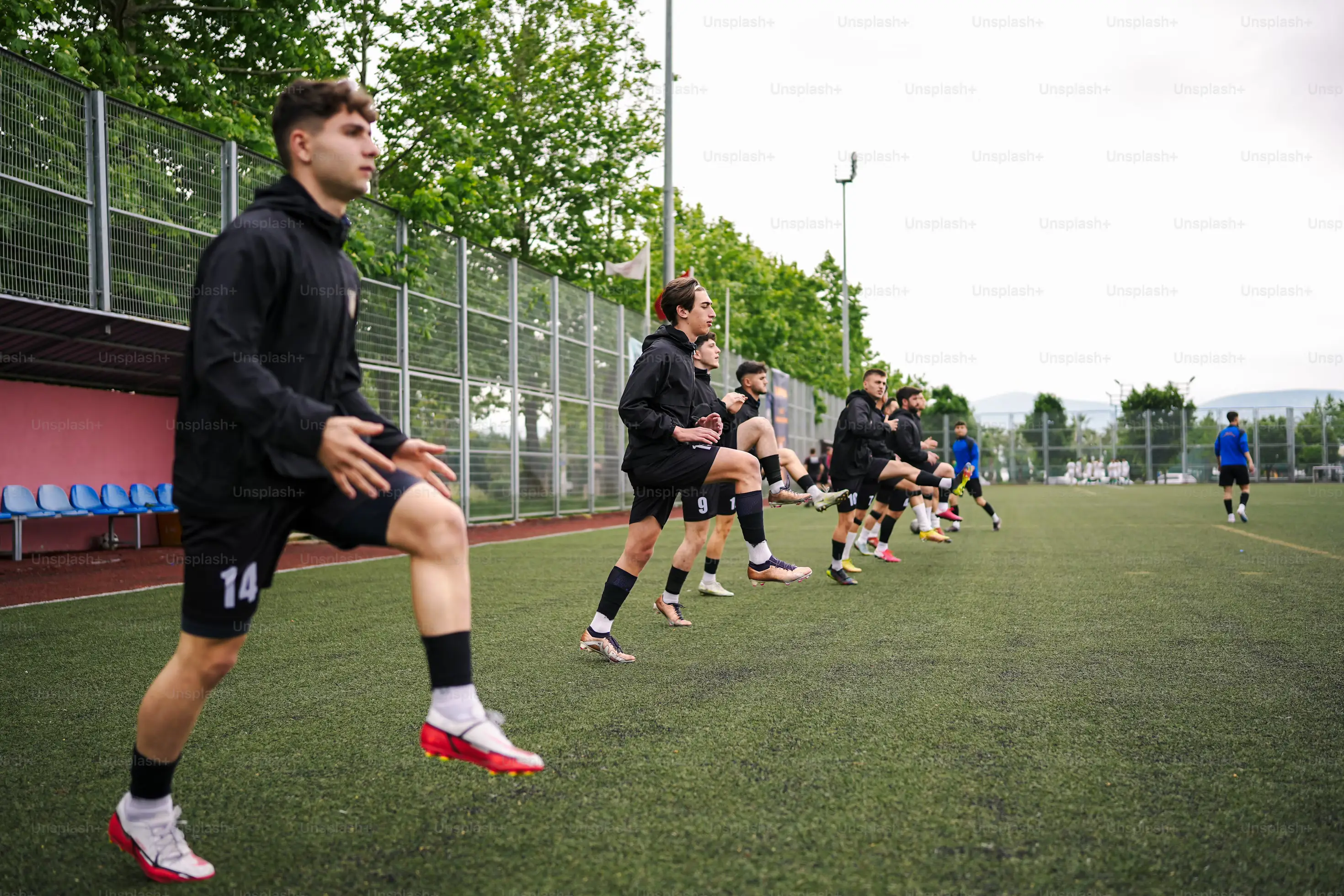 축구 선수의 훈련량과 부상 발생률의 상관관계; 효과적인 훈련량 관리 전략