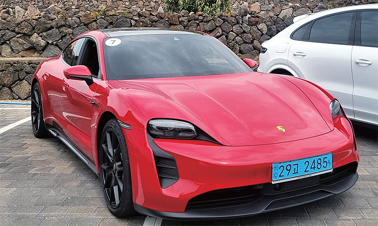 포르셰 ‘타이칸 GTS’