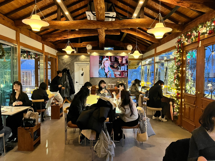 칠링더 데이 내부 홀 모습 2