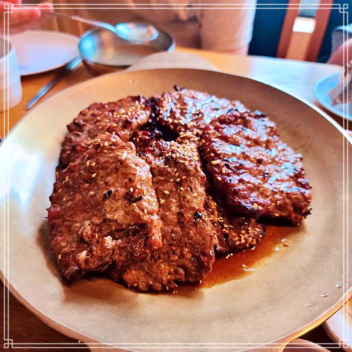 1913 광주 송정역 시장 맛집 송정리 향토 떡갈비 거리, 광주식 떡갈비, 뼈국