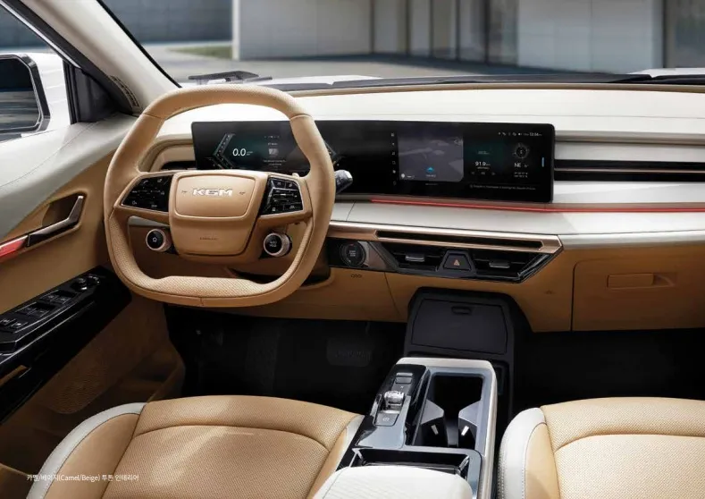 2025 액티언 하이브리드 앞자석 모습