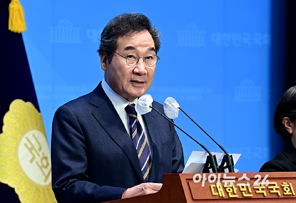 이낙연 전 국무총리를 협박해 금품을 뺏으려 한 70대 남성이 구속기소됐다. 사진은 이 전 총리. [사진=곽영래 기자]