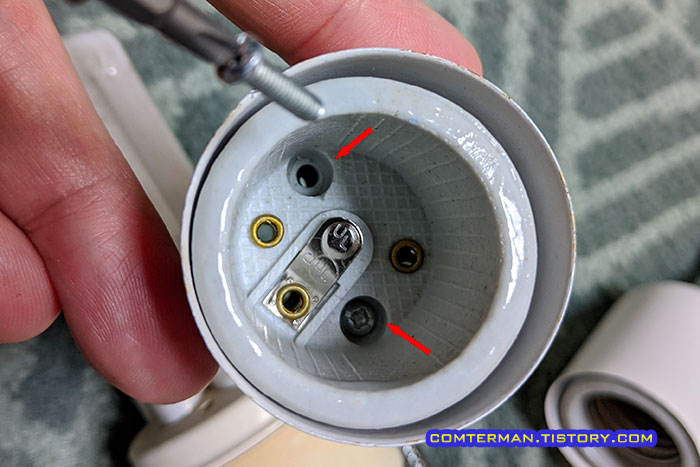 E26 사기소켓 고정나사