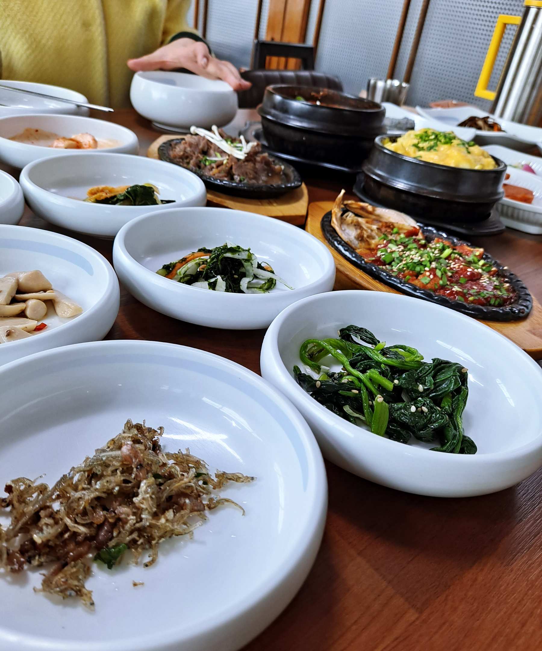 청설정식 푸짐한 반찬들